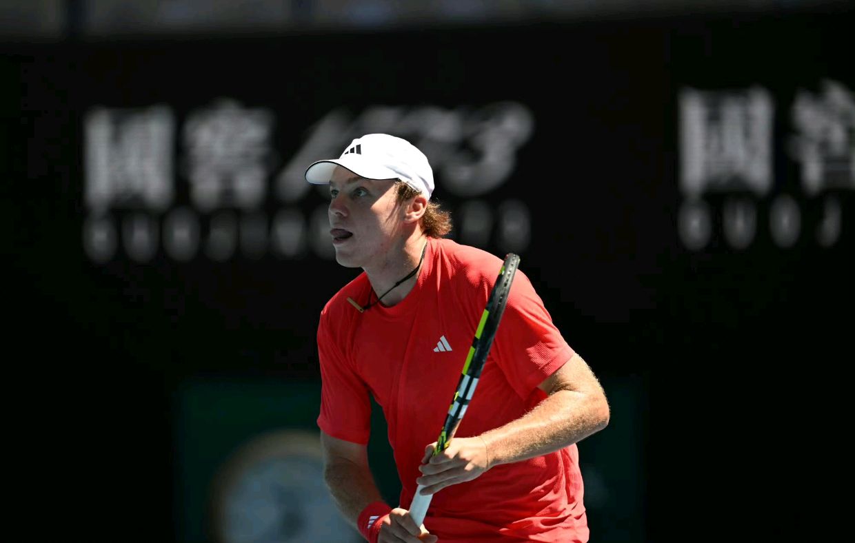 德国网球队鏖战美国网球队,西西帕斯完成帽子戏法的简单介绍 德国网球队鏖战美国网球队,西西帕斯完成帽子戏法的简单介绍