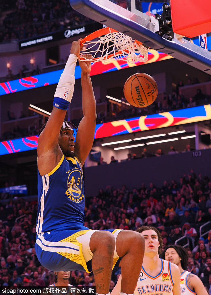 凯尔特人B队翻盘雄鹿,克莱三分雨点燃全场 凯尔特人B队翻盘雄鹿,克莱三分雨点燃全场