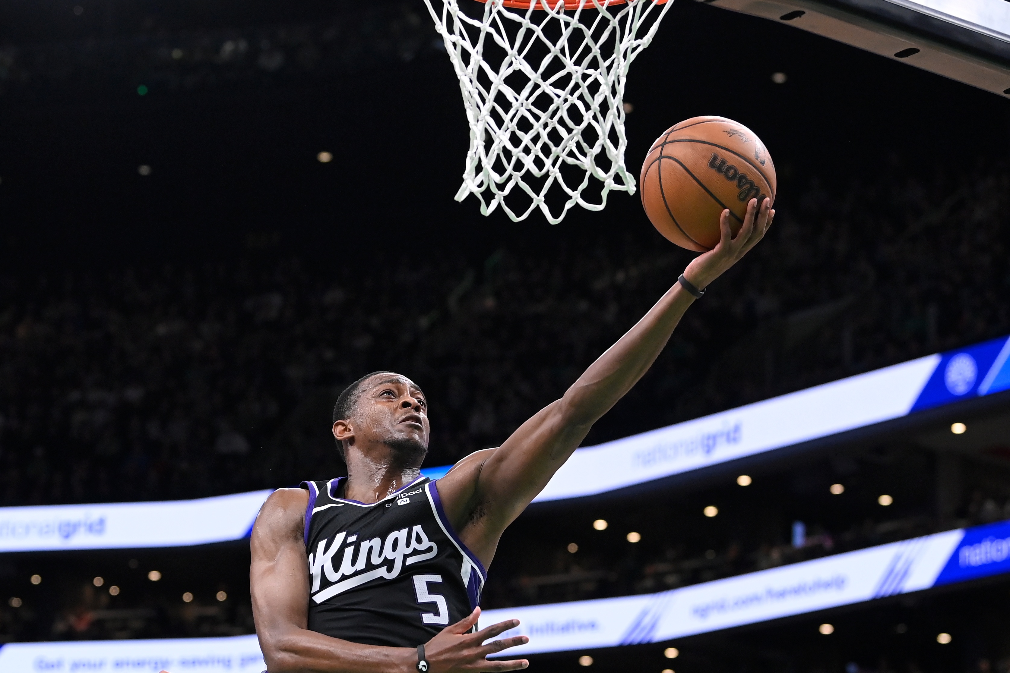 鹈鹕主场告捷，击败马刺队豪取连胜的简单介绍