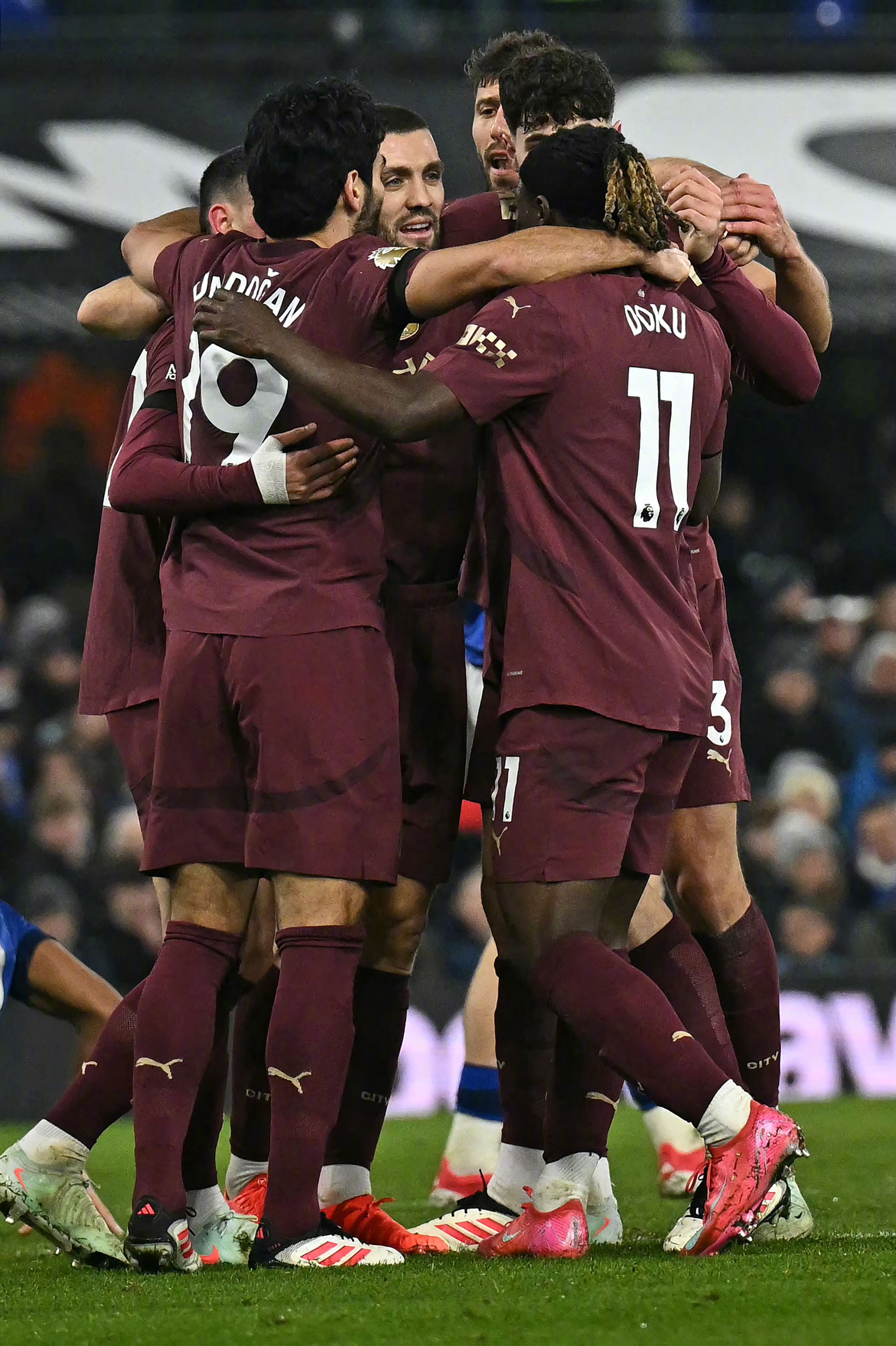 曼城客场取胜,继续紧追榜首的简单介绍 曼城客场取胜,继续紧追榜首的简单介绍