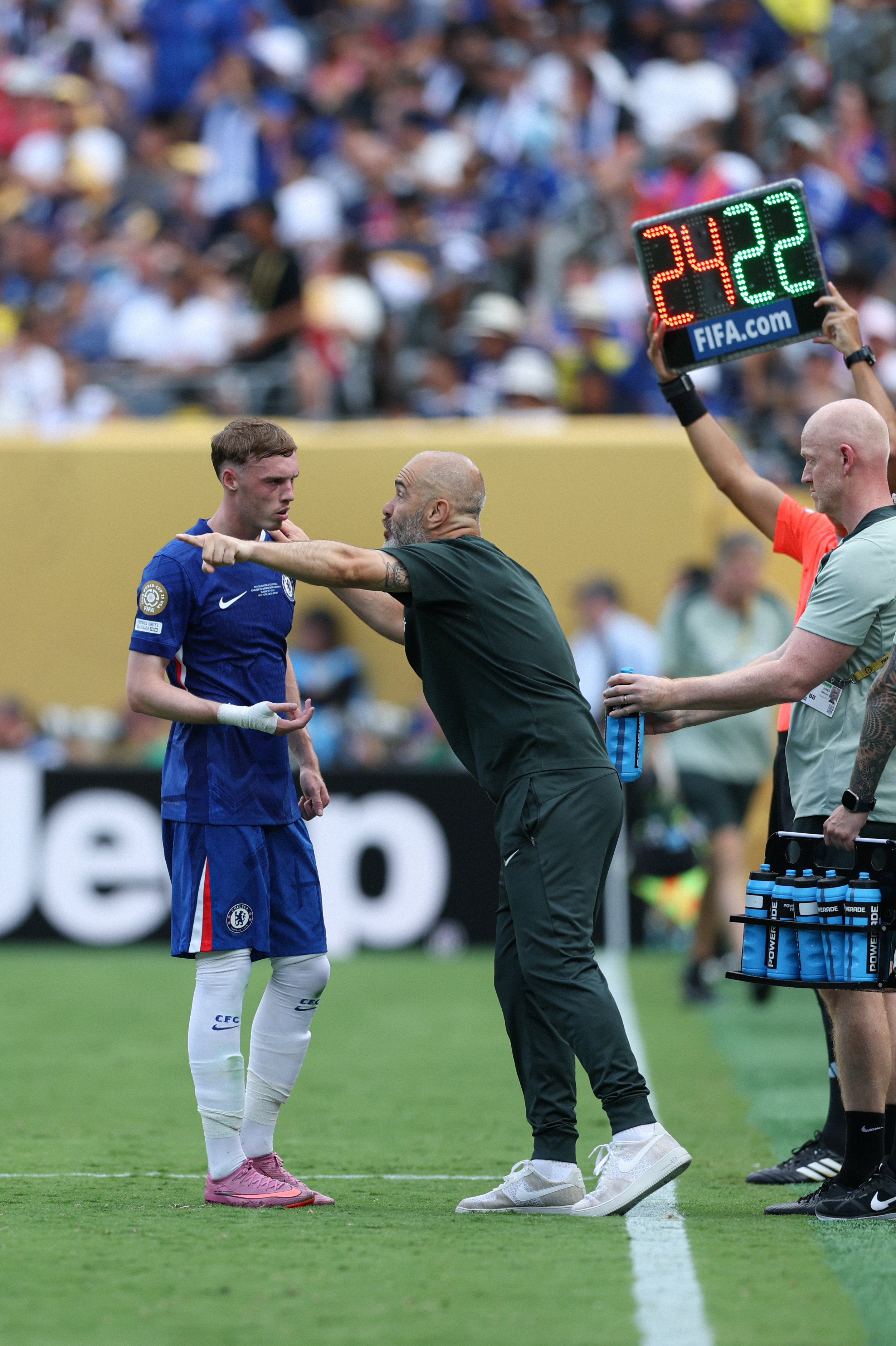 切尔西1-0小胜博尔顿,亨德里克斯制胜进球帮助球队喜迎两连胜 切尔西1-0小胜博尔顿,亨德里克斯制胜进球帮助球队喜迎两连胜