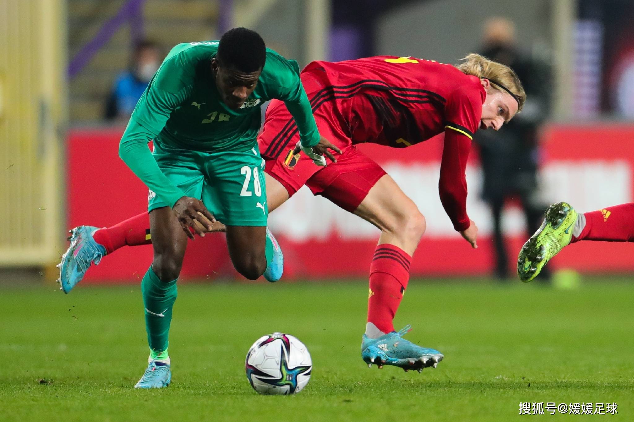 包含欧预赛比赛:比利时进攻犀利,连续得分领先的词条 包含欧预赛比赛:比利时进攻犀利,连续得分领先的词条