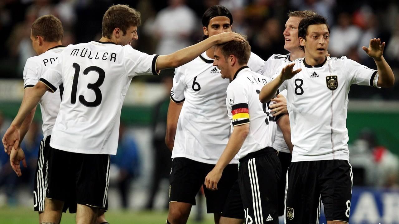 关于德国队完胜印度队，黄鸭组合惊艳四座的信息