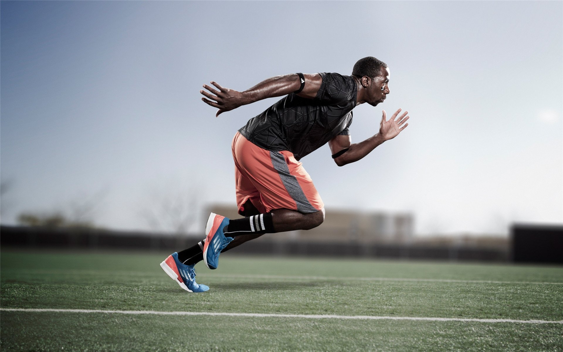 跨越时空的竞技场，当智利生死战照亮皇马，戈麦斯在NBA接管比赛