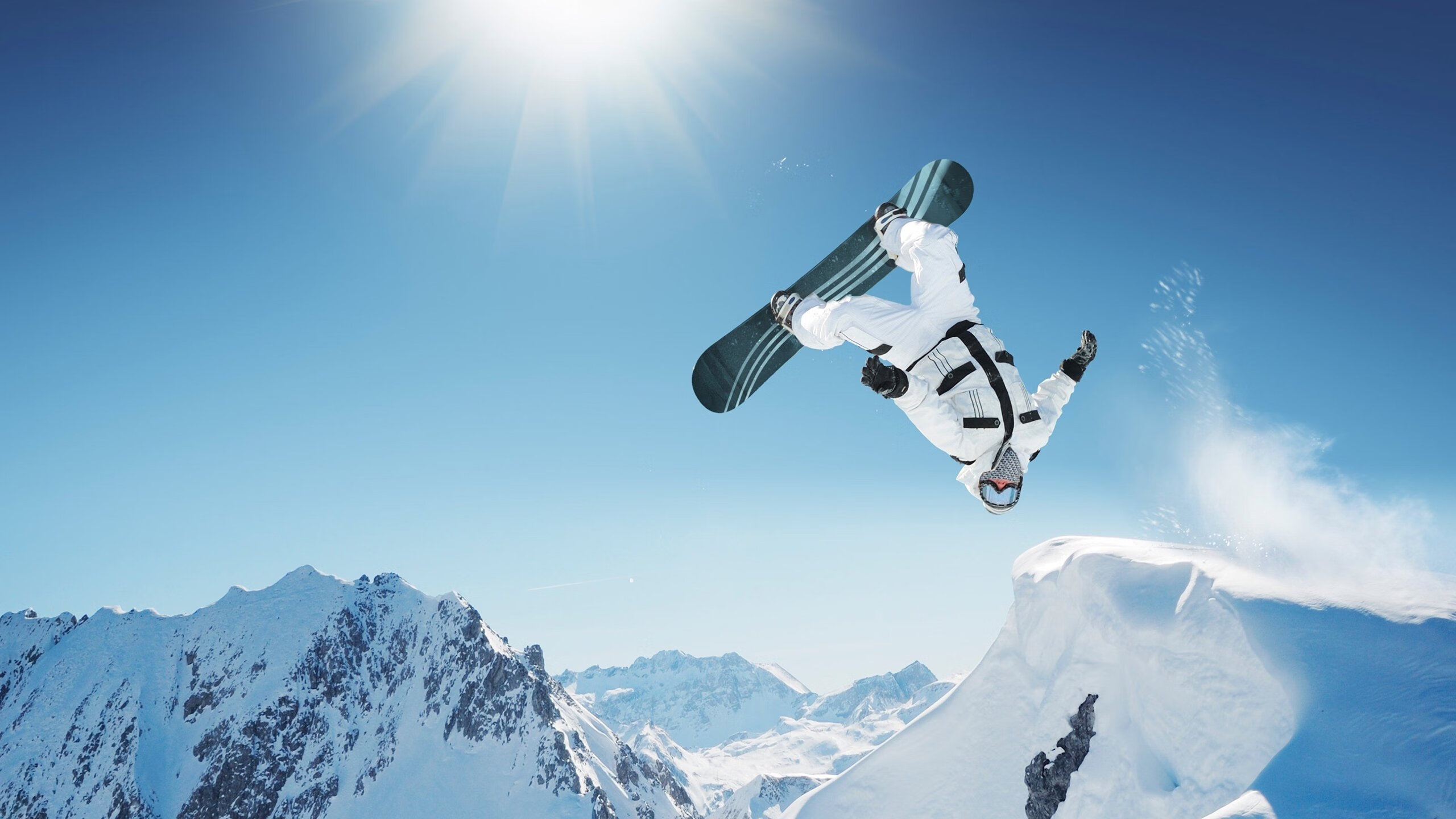 红土之王跨界征服!蒙特卡洛大师赛横扫拉沃尔杯,纳达尔统治全场诠释何为唯一性