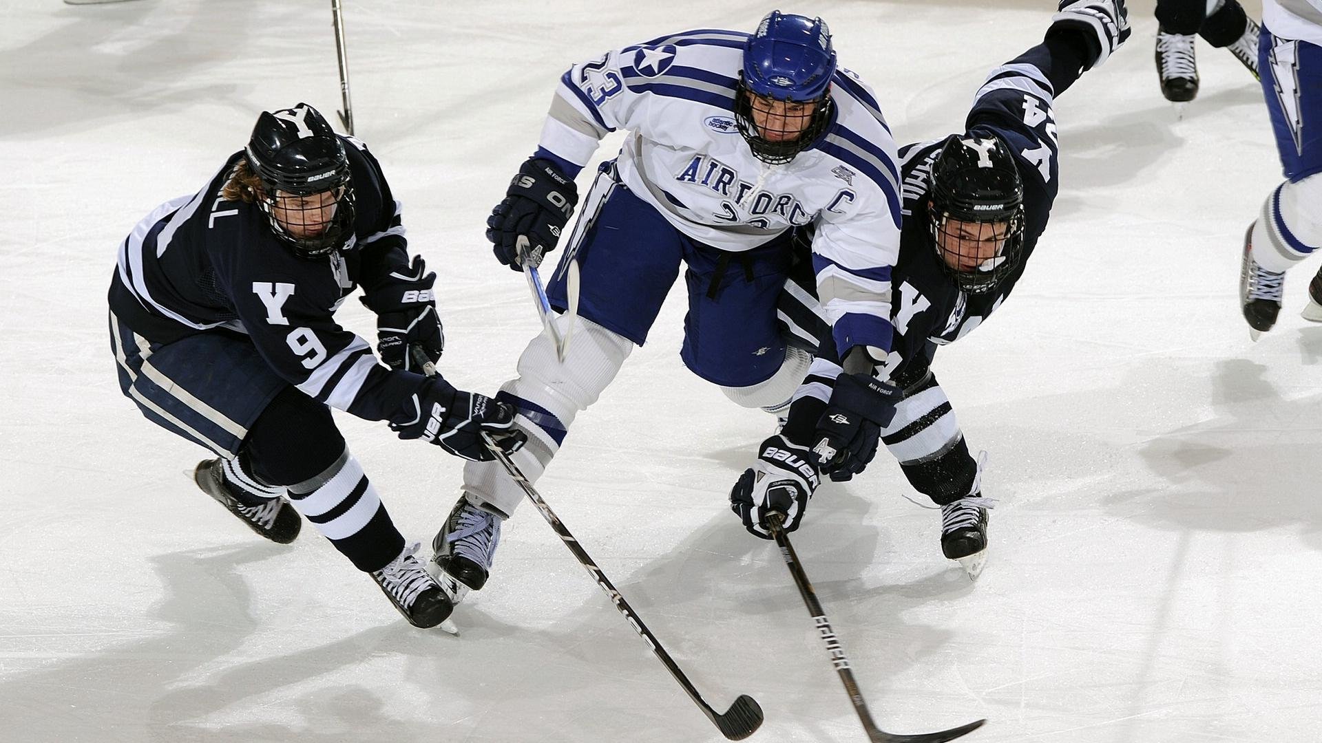 从红土到草地，兹维列夫扛起全队，温网鏖战法网的战术革命